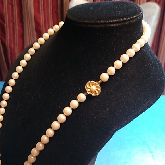 Elegant Cream Faux Pearl Necklace Cottagecore Grandmacore Granny Chic - Picture 4 of 6